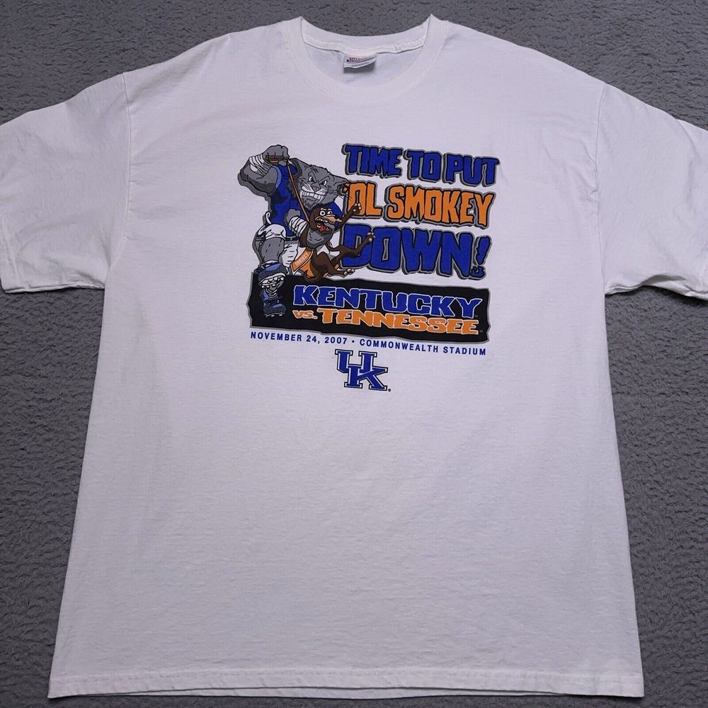 NCAA Kentucky vs Tennessee‎ 2007 Football Shirt Men's XL "Put OL Smokey Down"